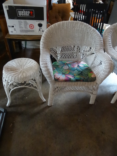 lot 8 image: Wicker Chair With Side Table