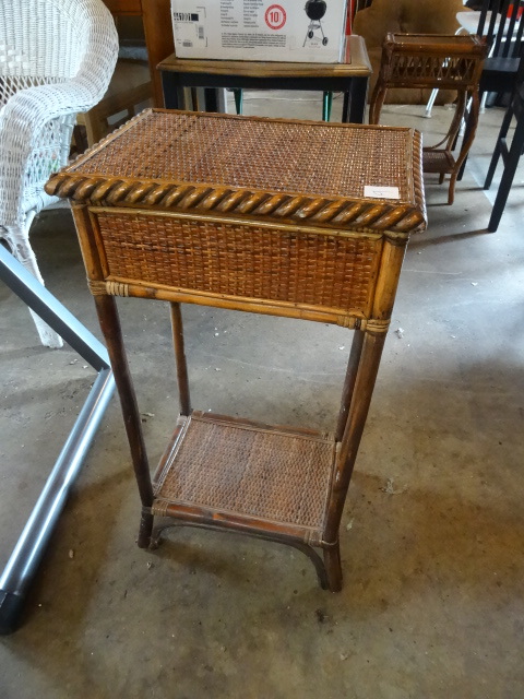 lot 9 image: WickerBamboo End Table 14 X 10 X 27
