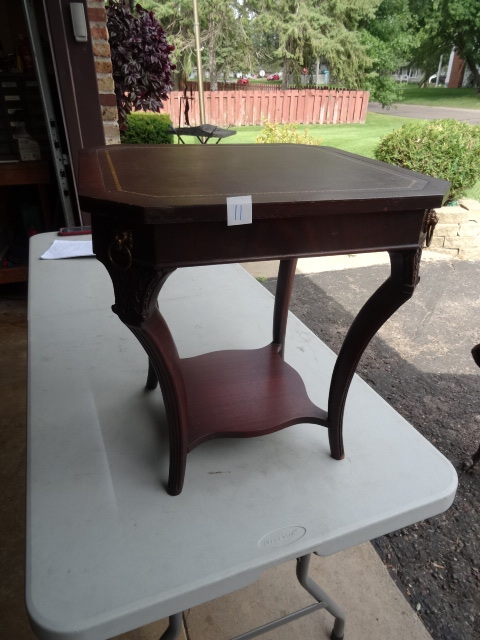 lot 11 image: Vintage Wood End Table.