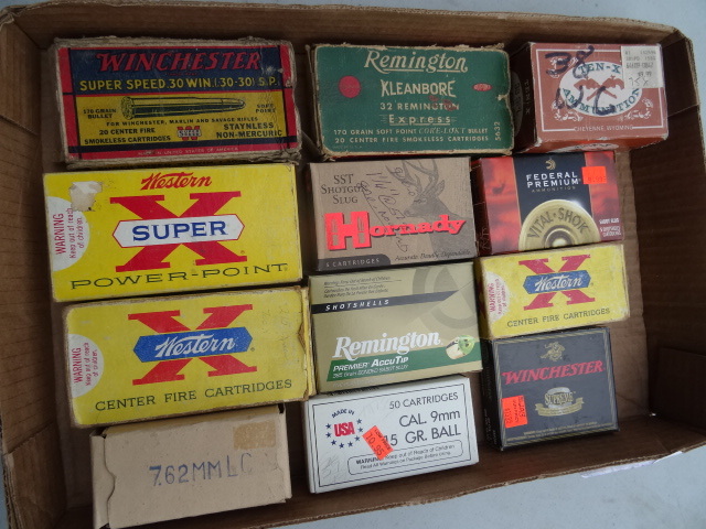 lot 15 image: Misc Empty Vintage Rifle Shell Boxes