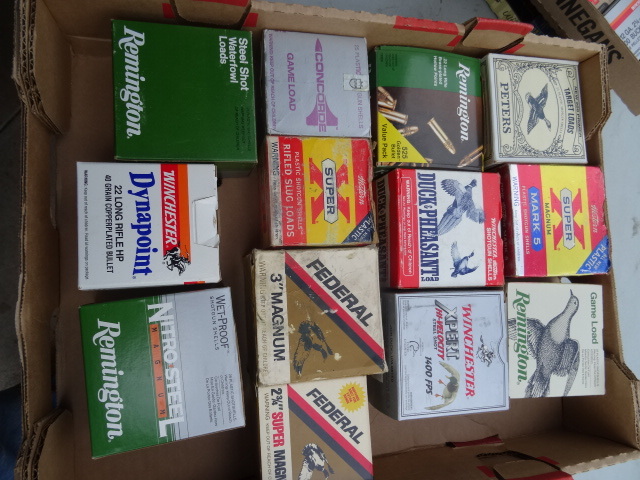 lot 19 image: Misc Empty Vintage Shot Gun Shell Boxes