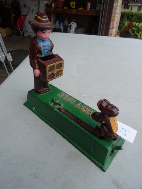lot 29 image: Cast Iron Monkey Bank