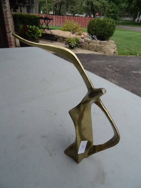 lot 39 image: Heavy Brass Sea Gull Figurine