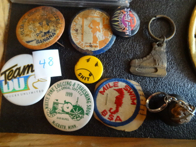 lot 48 image: Misc Buttons, Hockey Skate Key Chain