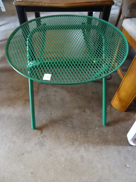lot 56 image: 24 Metal Outdoor Patio Table