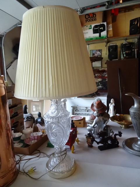 lot 68 image: Vintage Glass Table Lamp 30 Tall