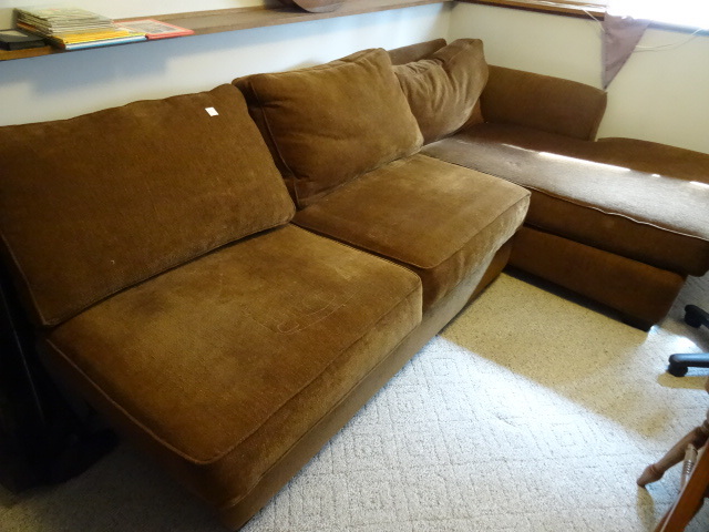 lot 82 image: L Shaped Hid A Bed 2 Piece 98 X 66