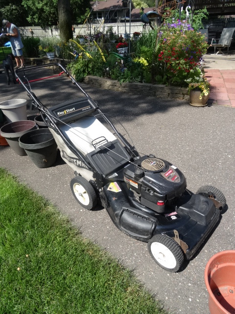 lot 88 image: Craftsman 650 Series 22 Cut Bagger Mulcher,