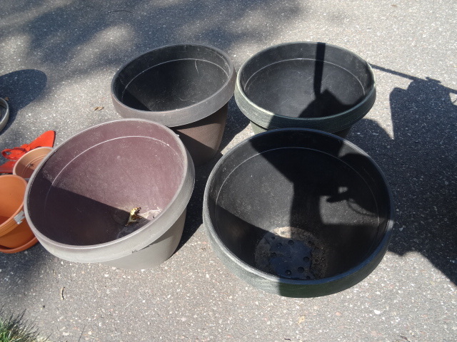 lot 89 image: 4 Large Flower Pots