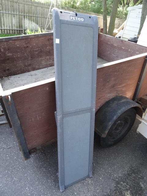 lot 96 image: Petco Pet Animal Ramp