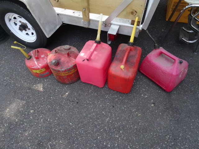 lot 104 image: 5 Gas Cans 2 Metal 3 Plastic