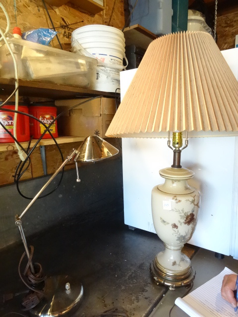 lot 109 image: Desk Lite Table Lamp
