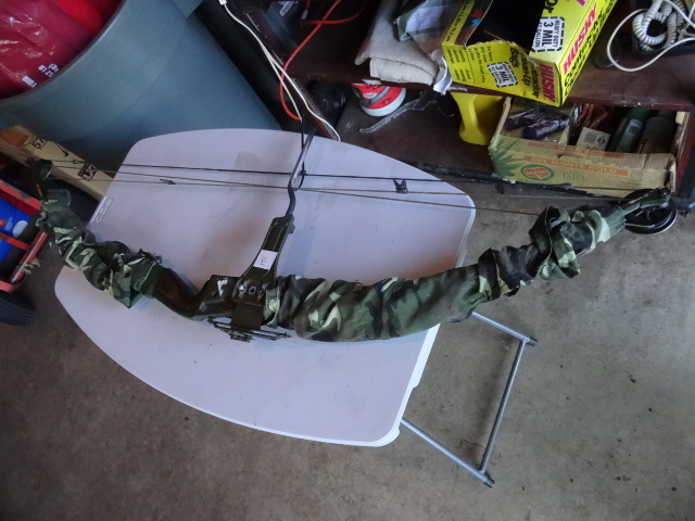 lot 151 image: Bear Compound Bow