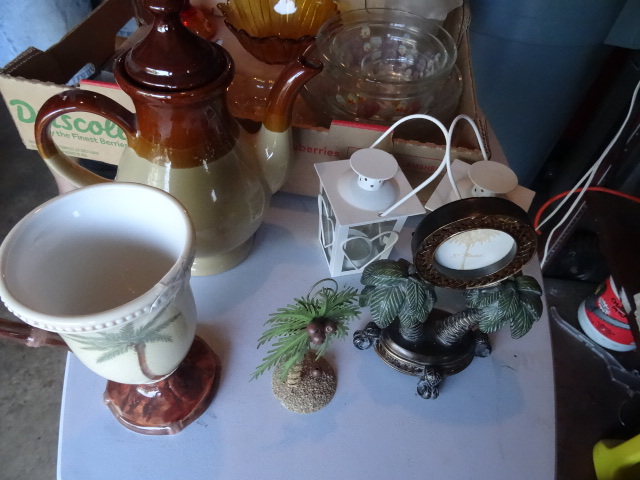 lot 193 image: Glassware And Misc Home Dcor