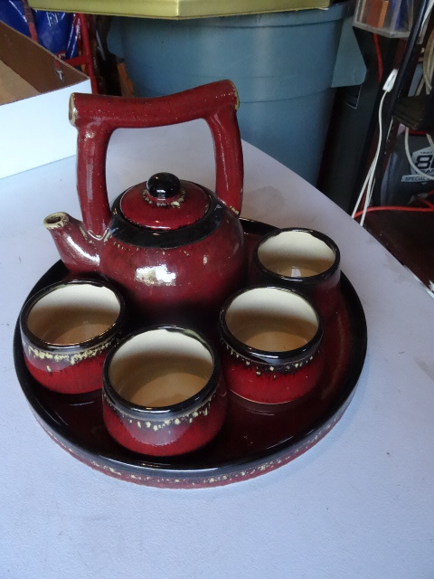 lot 194 image: Tea Server Set