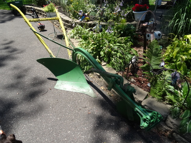lot 202 image: Vintage John Deere Horse Drawn Plow