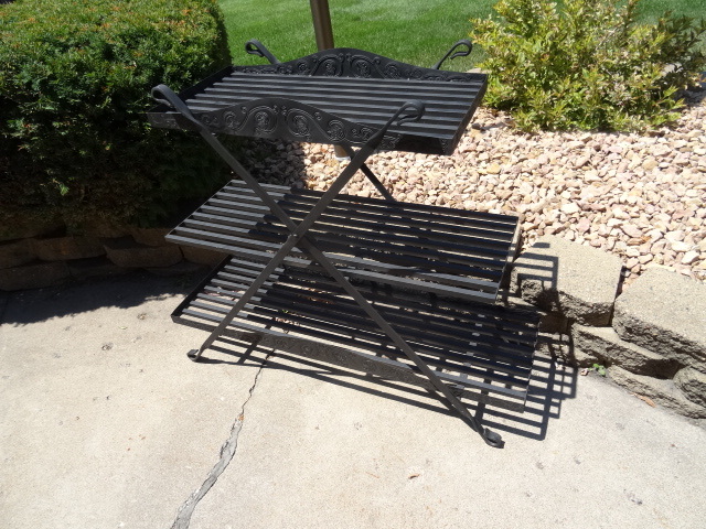 lot 203 image: 3 tier fold up plant rack