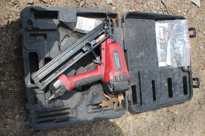 lot 31 image: Tool Shop Air 2.5in. 15AWG Angled Finish Nailer w Case