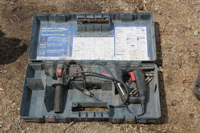 lot 32 image: Bosch Bulldog Extreme Hammer w Case