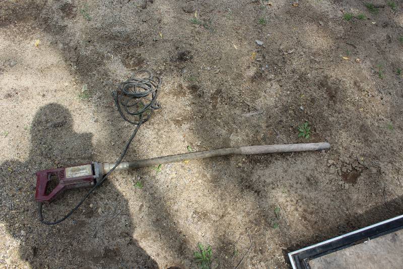 lot 34 image: Northern Industrial Tools Electric Concrete Vibrator