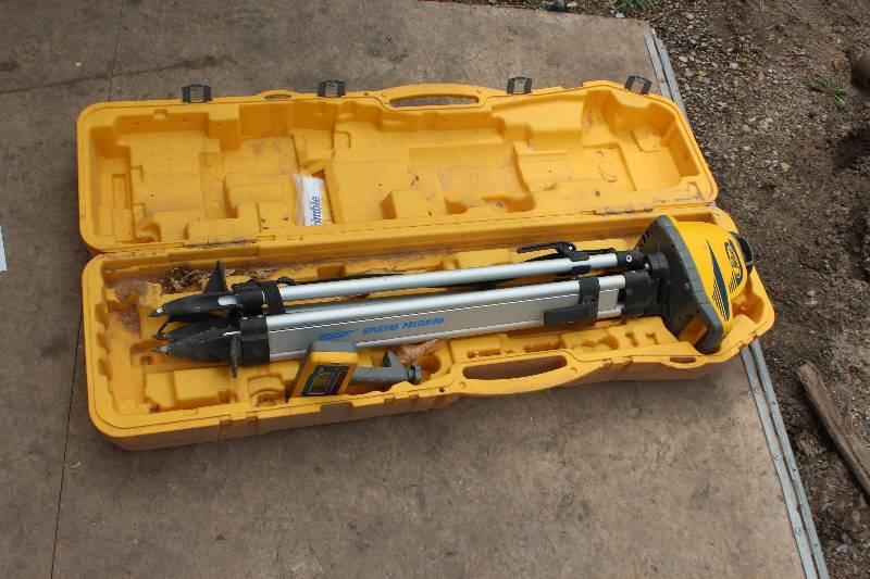 lot 44 image: Trimble Spectra Precision Self Leveling Rotating Laser Level w Tripod, Case