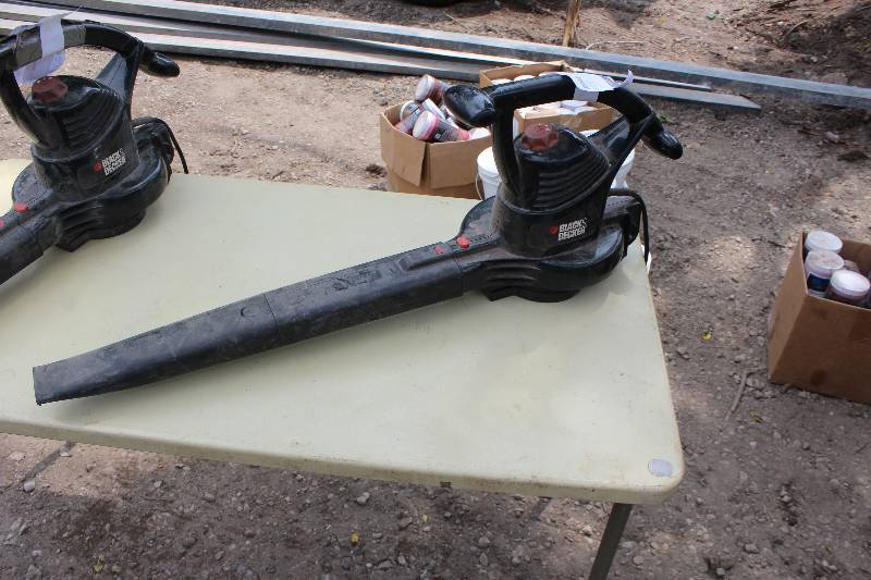 lot 69 image: Black & Decker Blower