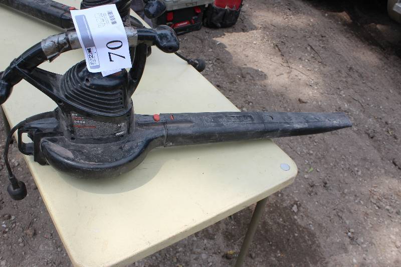 lot 70 image: Black & Decker Blower