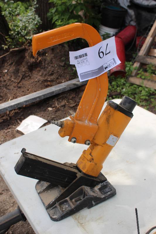 lot 79 image: Bostitch MIII Air Floor Nailer