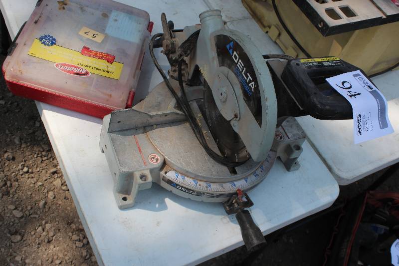 lot 94 image: Delta Shopmaster 10in. Compound Power Miter Saw