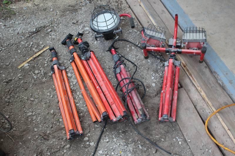 lot 109 image: Lot of (5) Tripod Shop Lighting Includes 2) Lights AND 3) Stands