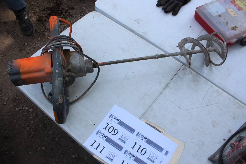 lot 110 image: Chicago Tools Electric Hand Mortar Mixer w Mixing Paddles