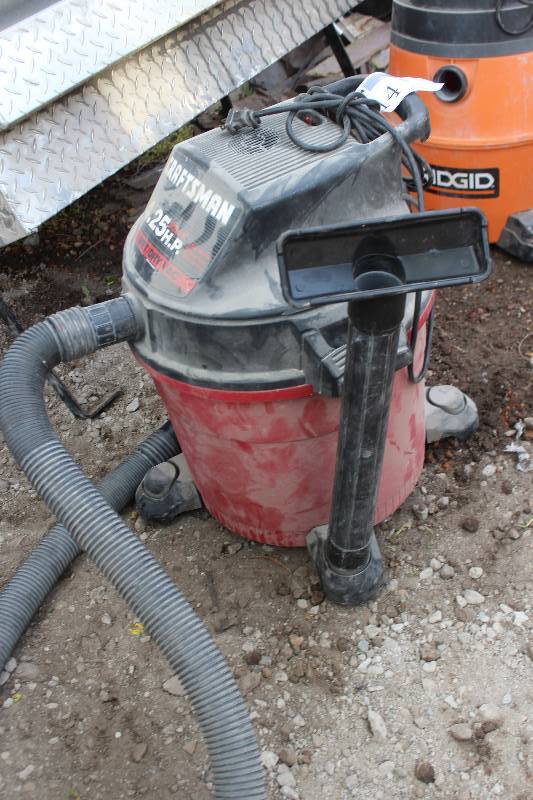 lot 114 image: Sears Craftsman 4.25 hp WetDry Vac