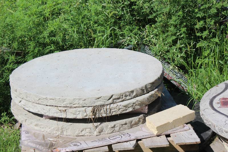 lot 19 image: Lot of (2) Round Cement Smooth Table Tops