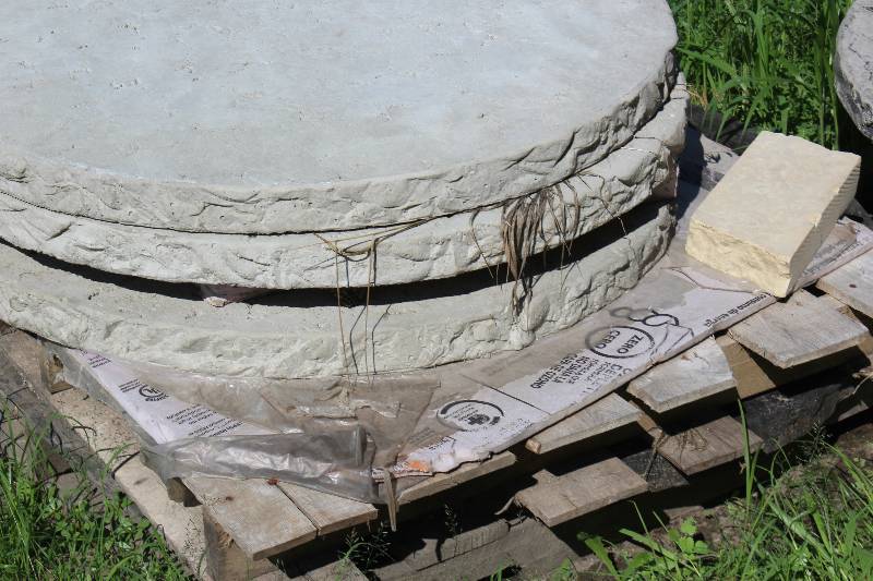 lot 20 image: Lot of (2) Round Cement Smooth Table Tops