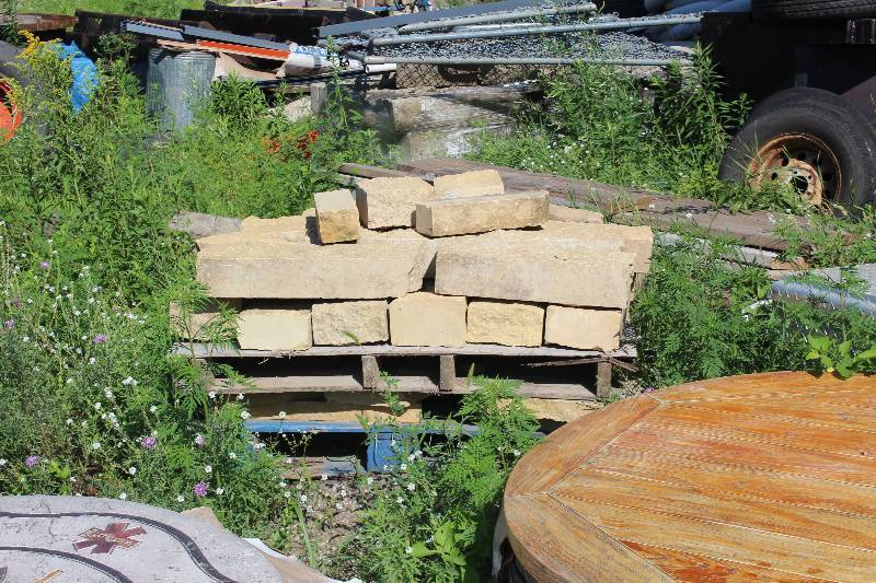lot 21 image: Lot of (Approximately 30) Limestone