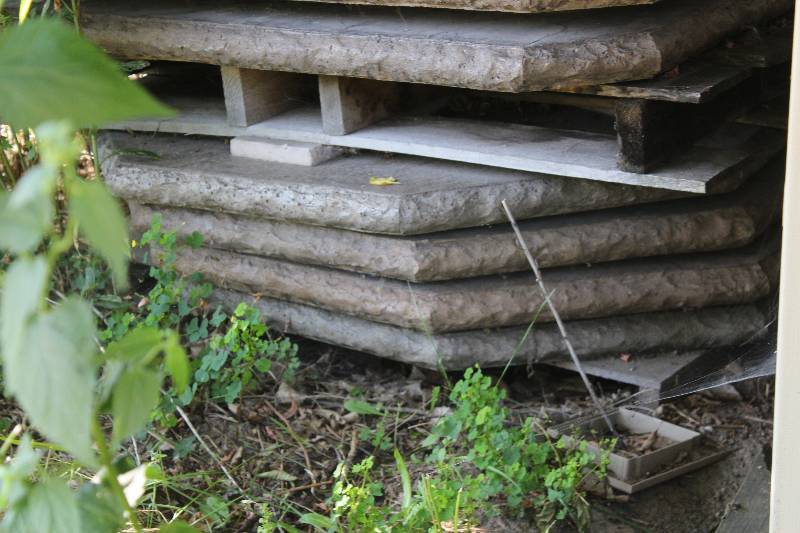 lot 25 image: Lot of (2) Octagonal Shaped Marble