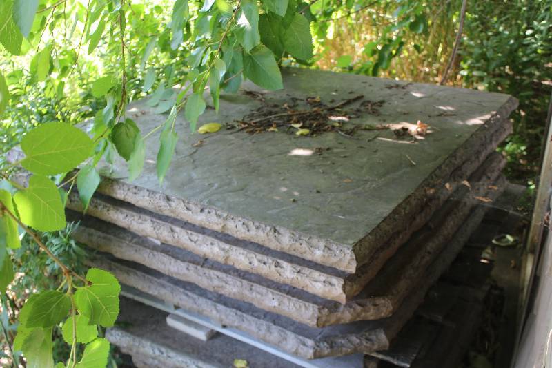 lot 22 image: Lot of (2) Square Marble