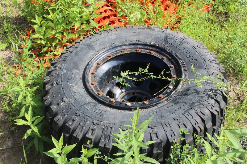 lot 10 image: Xterrain 33x12.50R15 LT Tire w Bolted Rim