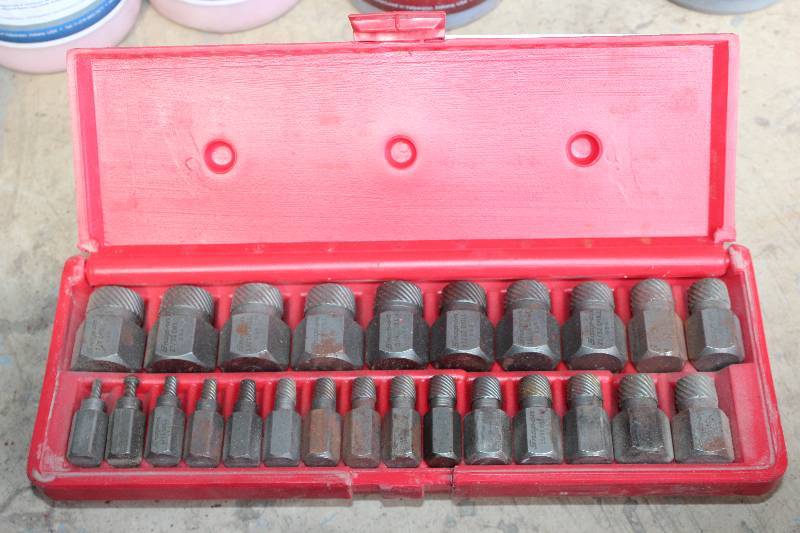 lot 128 image: Snap-on 25-Piece Screw Extractor Set