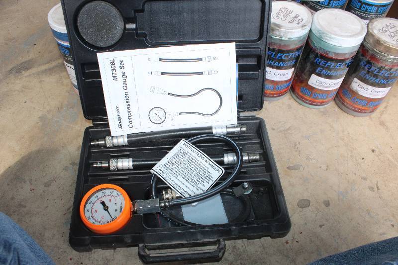 lot 127 image: Snap-on Comression Gauge Kit w Case