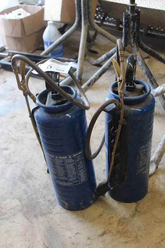 lot 176 image: Lot of (2) 3.5-Gallon Sprayers