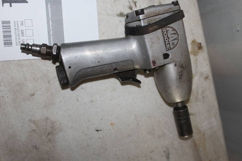 lot 214 image: Mac Tools Air Drive Socket