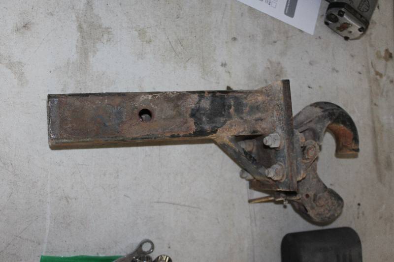 lot 211 image: Trailer Hitch, 2 inch receiver, Pintle