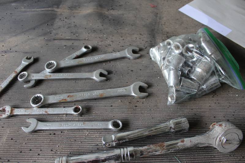 lot 226 image: Lot of (6) Metric Open-end Wrenches, Misc Sockets
