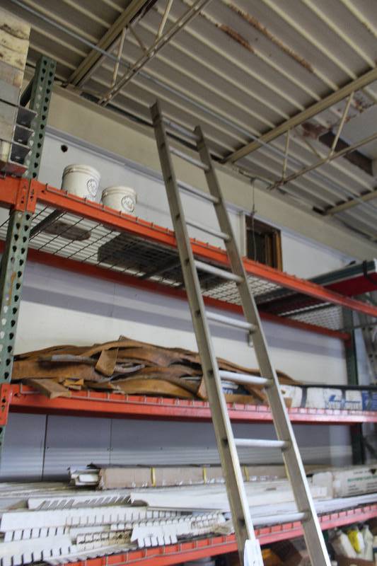 lot 252 image: 12ft. Extension Ladder