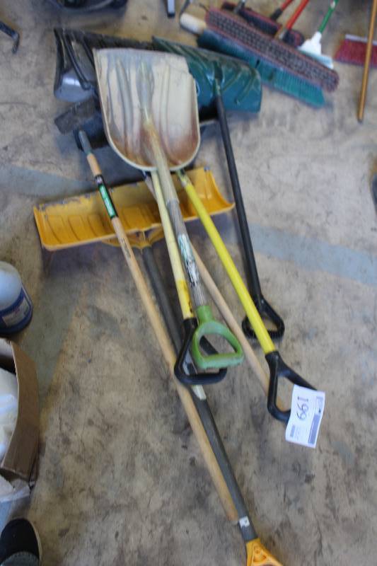 lot 199 image: Lot of (7) Snow Shovels, Ice Chippers