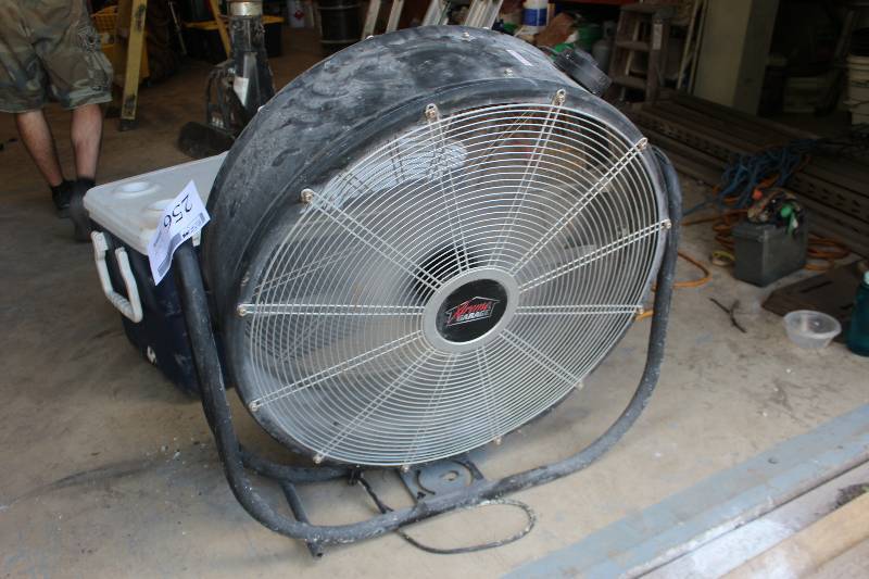 lot 256 image: 30in. Industrial Drum Fan