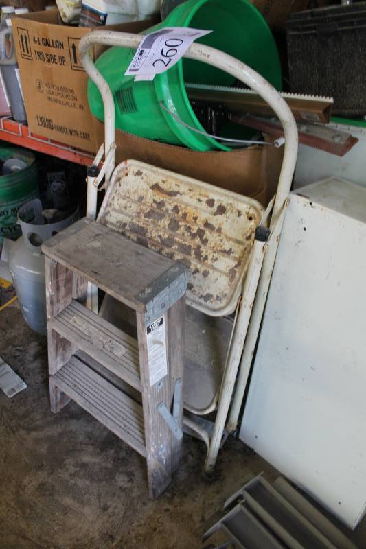 lot 260 image: Lot of (2) 2-Step Step Ladders