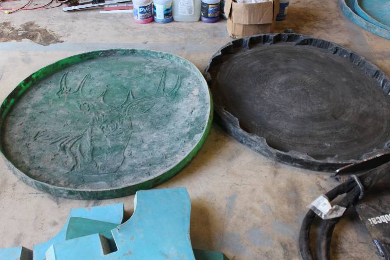lot 264 image: Lot of (5) Concrete Molds - 2-48in. Deer, Tree 3-Long