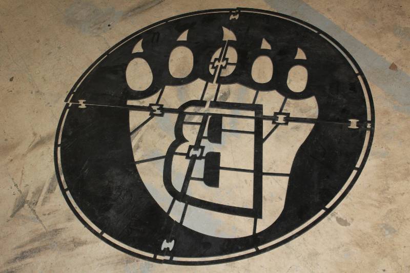 lot 295 image: Bear Paw Stencil